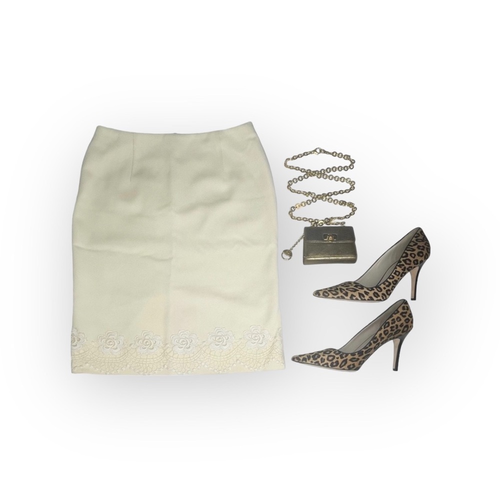 Valentino 𑁍 Chic Rose Lace Appliqué Ribbed Wool Pencil Skirt 𑁍 Cream 𑁍 4 - Picture 14 of 16